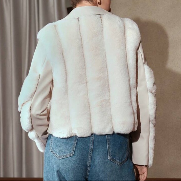 New (LIMITED QTY) Cozy Contrast Zip-Up Fuzzy Coat - Picture 2 of 8